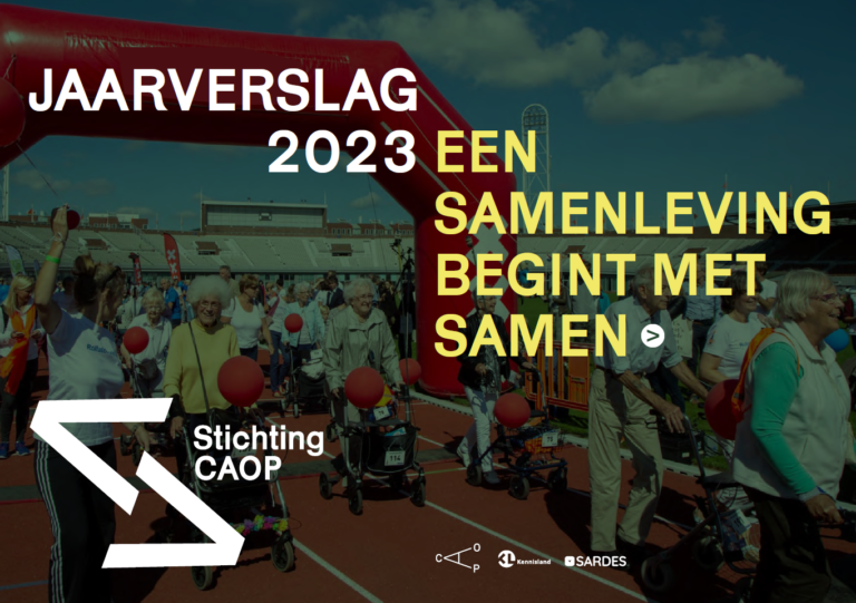 Het jaarverslag van Stichting CAOP is vormgegeven in een pdf. Op de voorkant van het jaarverslag staat de titel ‘Jaarverslag 2023: Een samenleving begint met samen’.